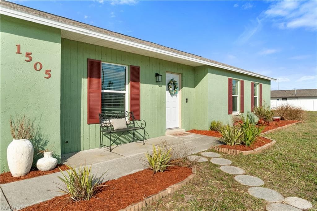 1505 15th TER CAPE CORAL, FL 33909