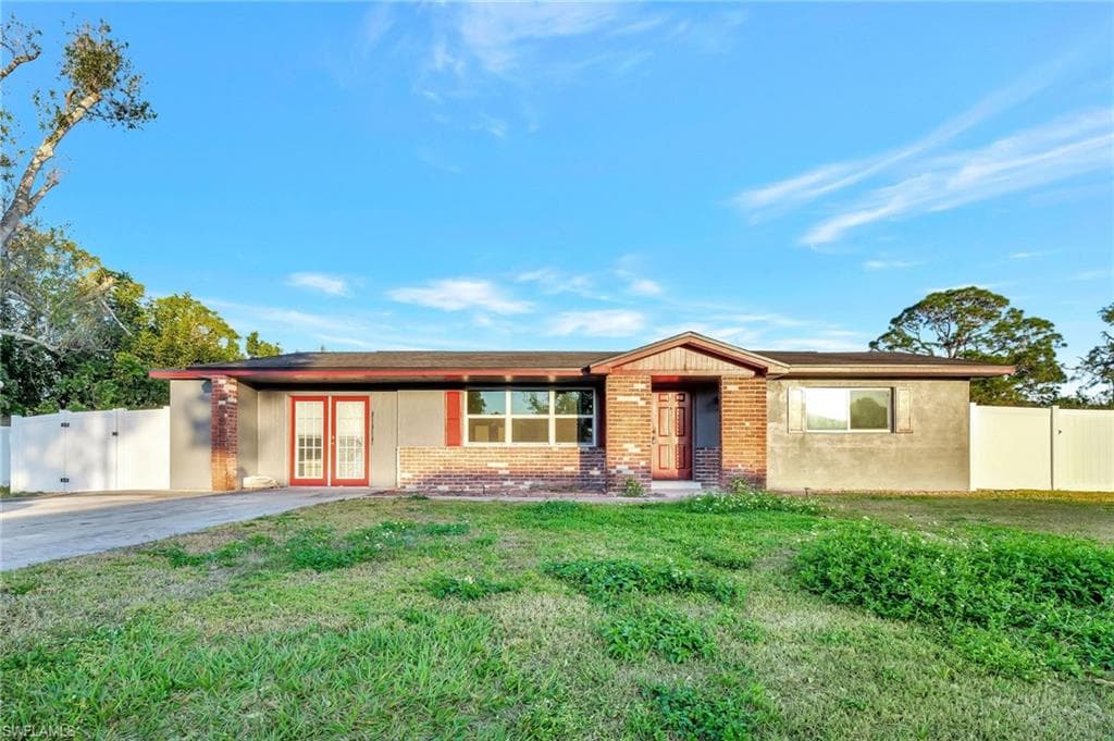 14 Illinois RD LEHIGH ACRES, FL 33936