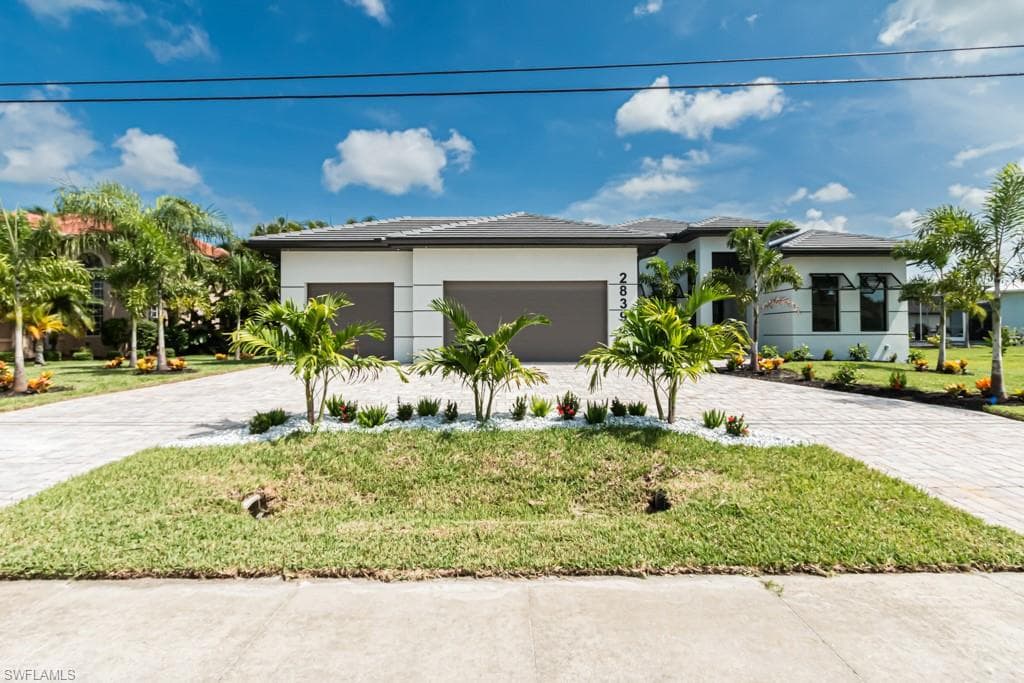 2839 BEACH PKWY W CAPE CORAL, FL 33914