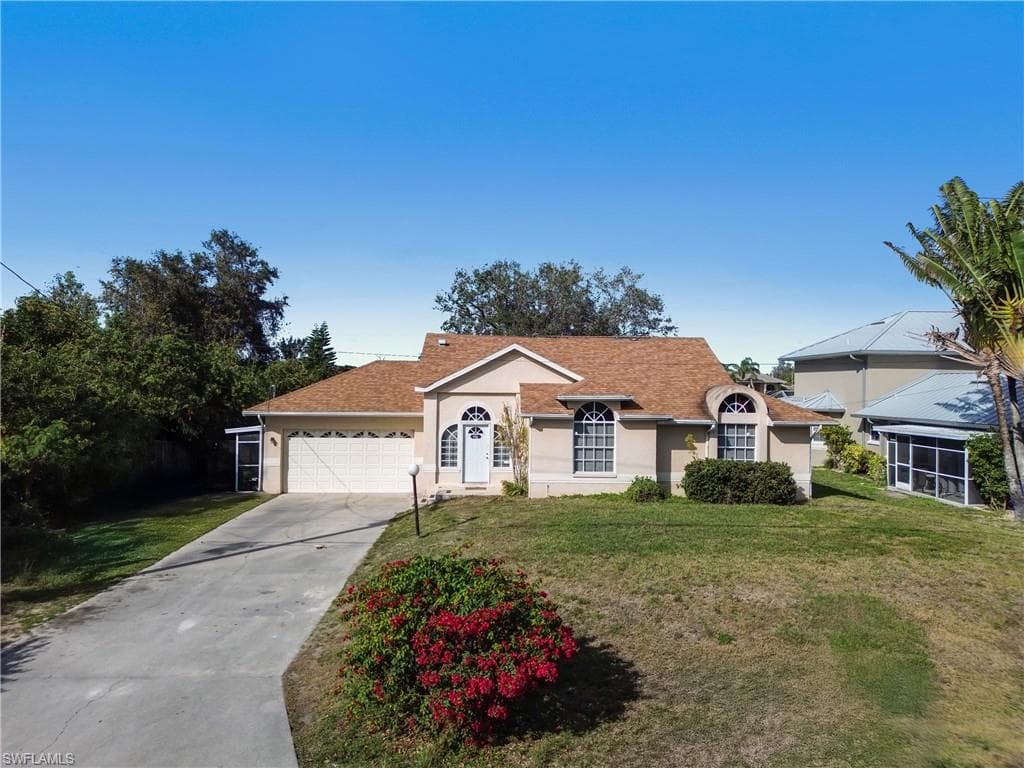 753 Bently ST E LEHIGH ACRES, FL 33974