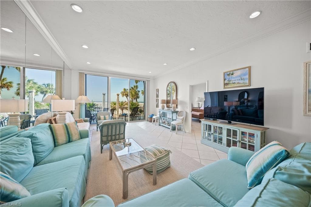 1212 BENJAMIN FRANKLIN DR 102 SARASOTA, FL 34236