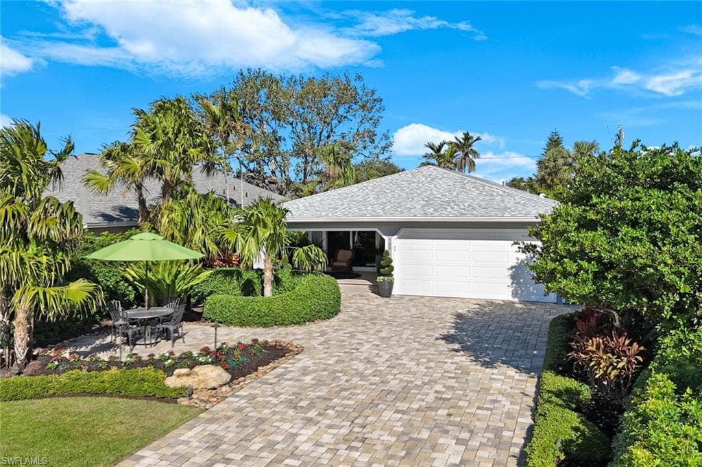 709 97th AVE N NAPLES, FL 34108