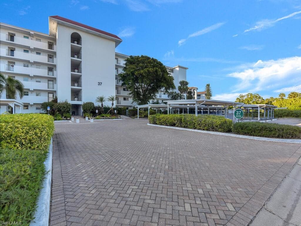 37 High Point CIR E 106 NAPLES, FL 34103