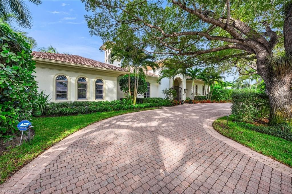 455 1st AVE N NAPLES, FL 34102