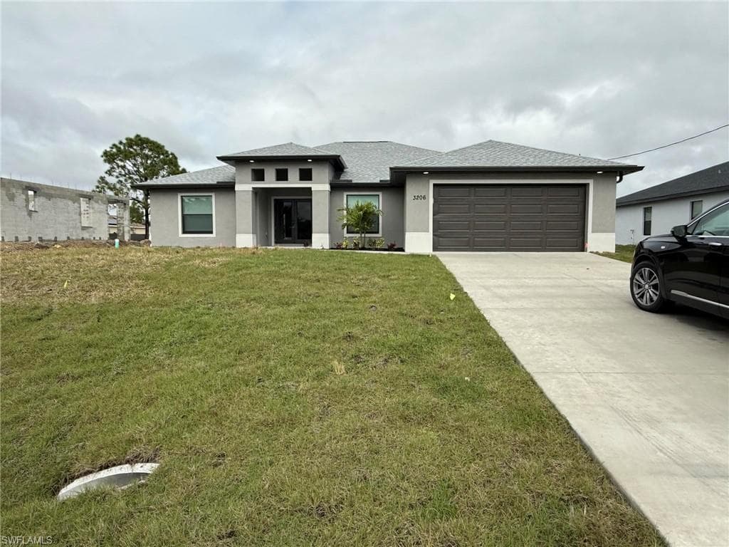 910 Acacia AVE LEHIGH ACRES, FL 33972