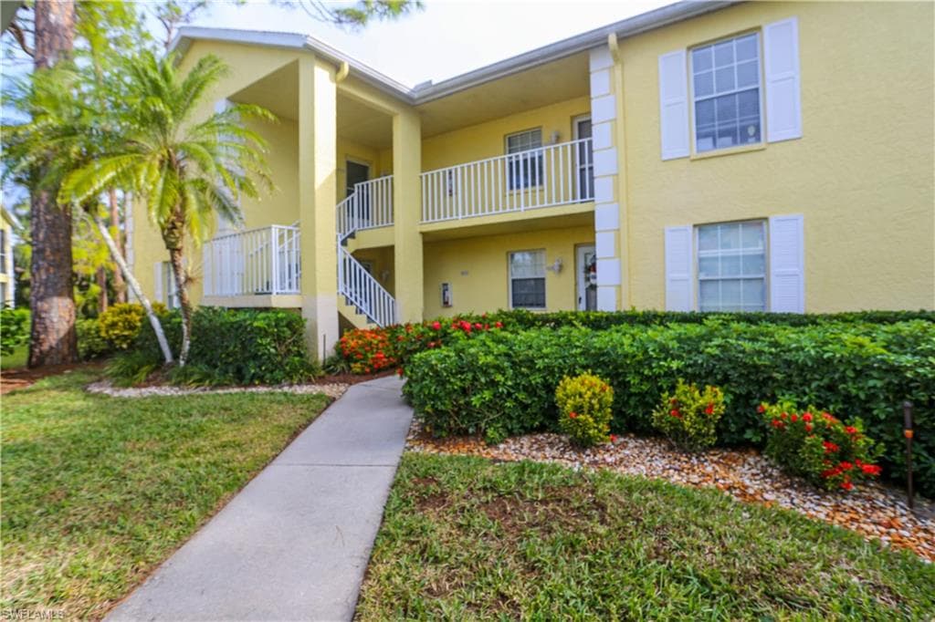 2568 Kings Lake BLVD 201 NAPLES, FL 34112