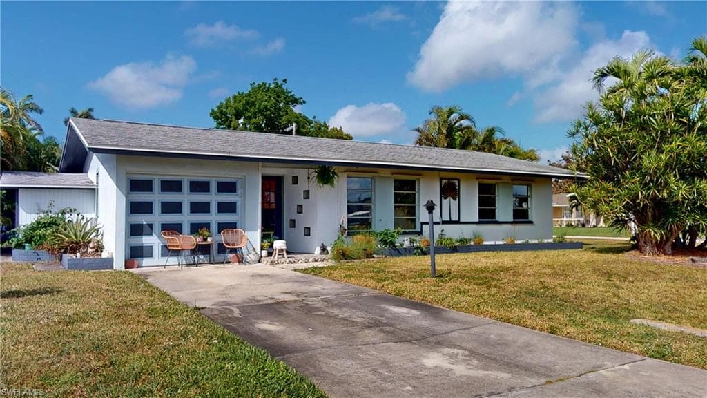 5216 Versailles CT CAPE CORAL, FL 33904