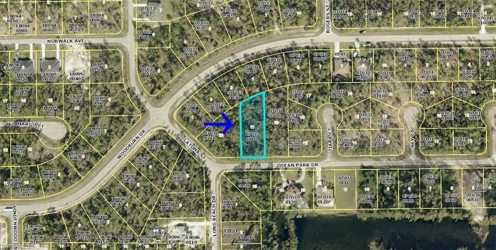 230 Ocean Park DR LEHIGH ACRES, FL 33972