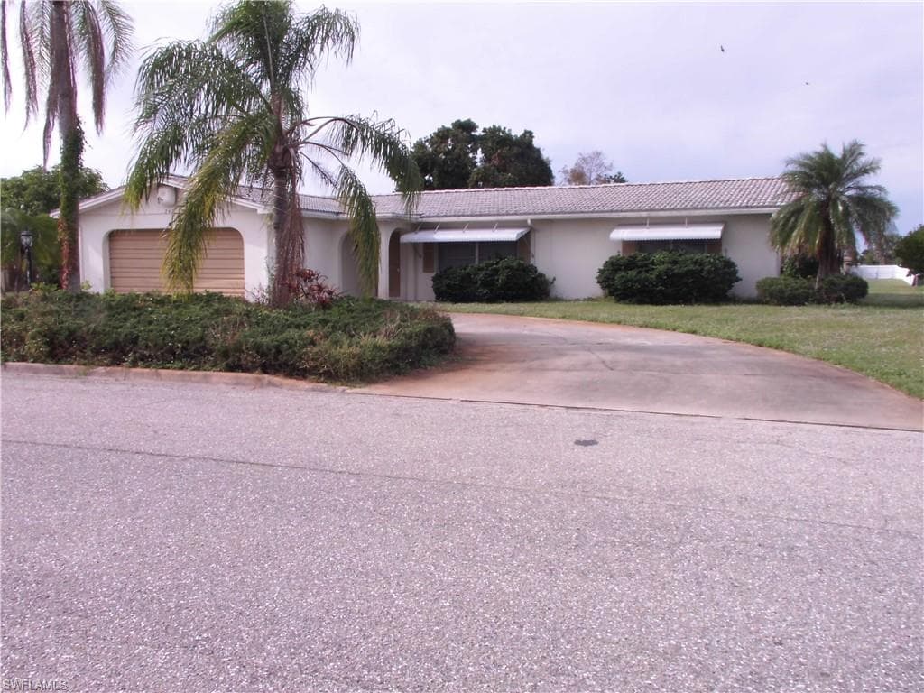 242 S Lake DR LEHIGH ACRES, FL 33936