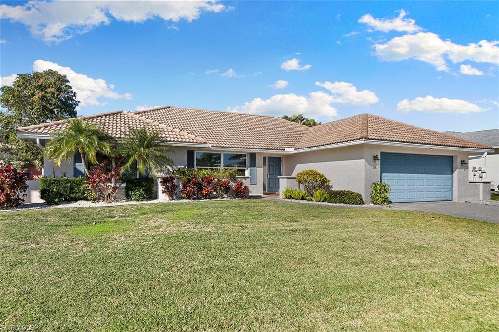 158 Flamingo CIR MARCO ISLAND, FL 34145
