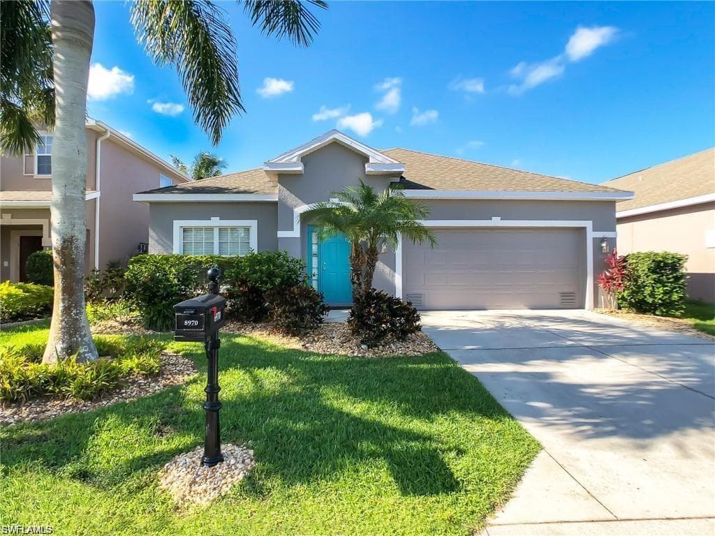 8970 Falcon Pointe LOOP FORT MYERS, FL 33912