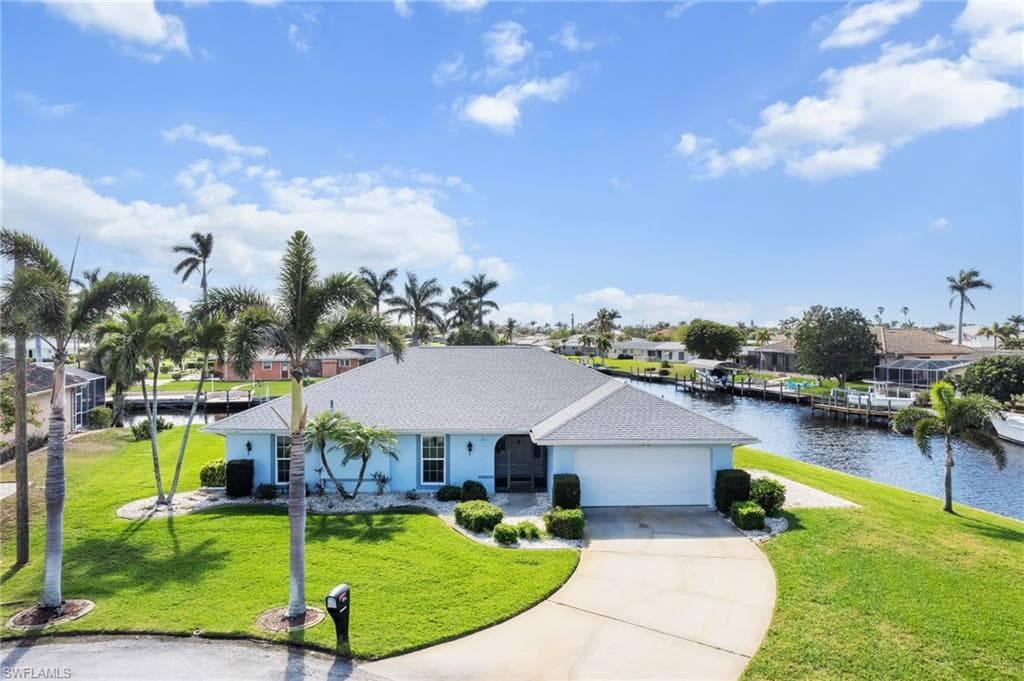 400 Avalon DR CAPE CORAL, FL 33904