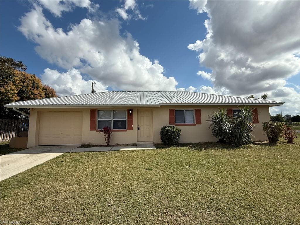 301 Stewart LN LEHIGH ACRES, FL 33936