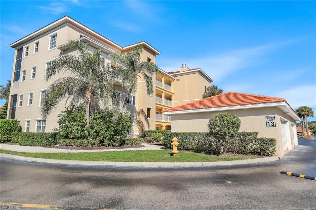 4530 Botanical Place CIR 103 NAPLES, FL 34112