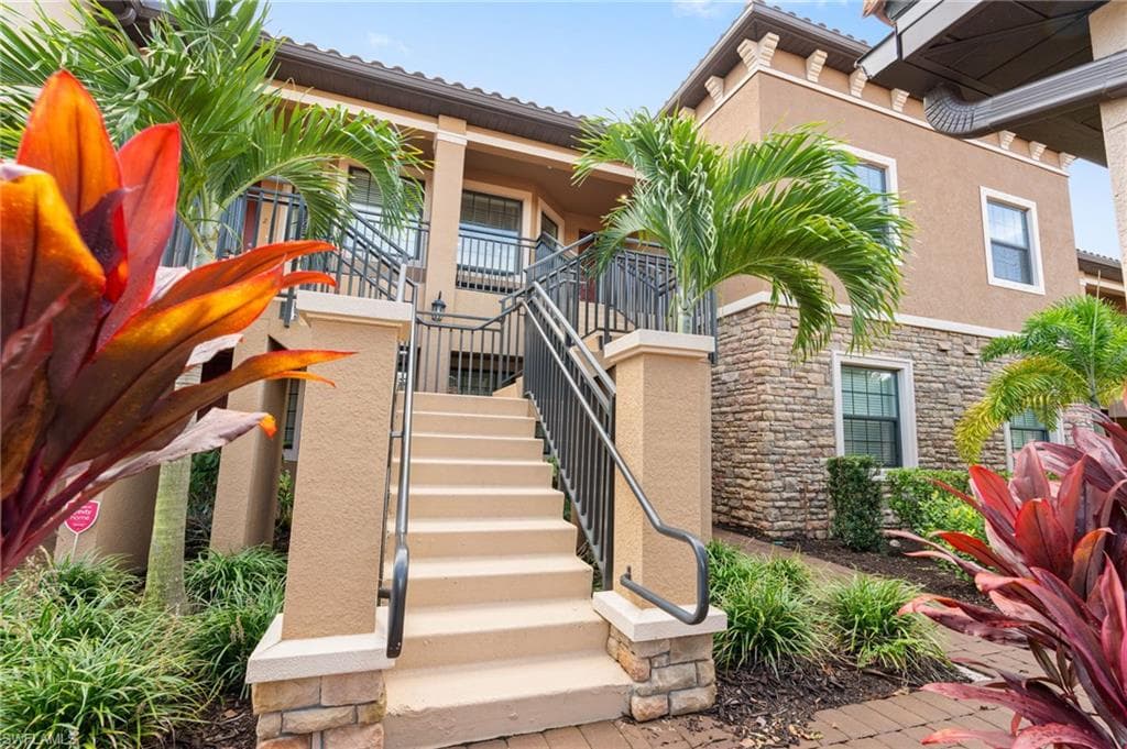 9402 Pocida CT 202 NAPLES, FL 34119