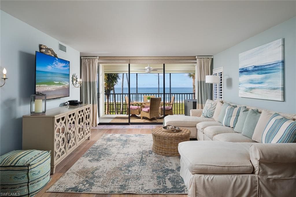 10525 Gulf Shore DR 213 NAPLES, FL 34108