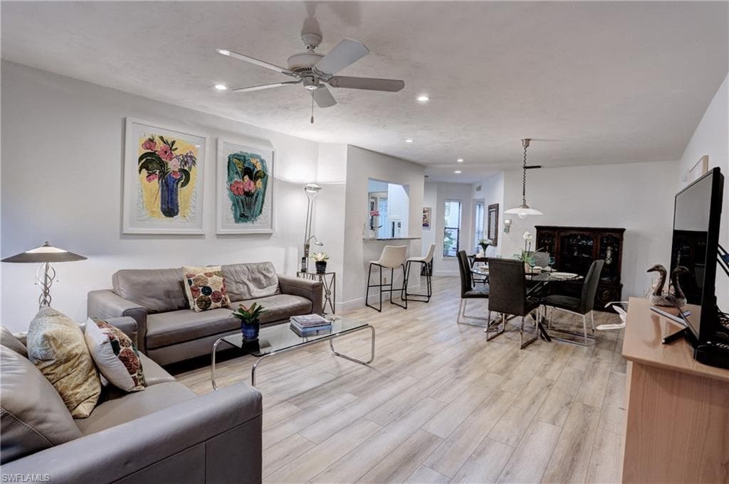 601 Courtside DR F101 NAPLES, FL 34105