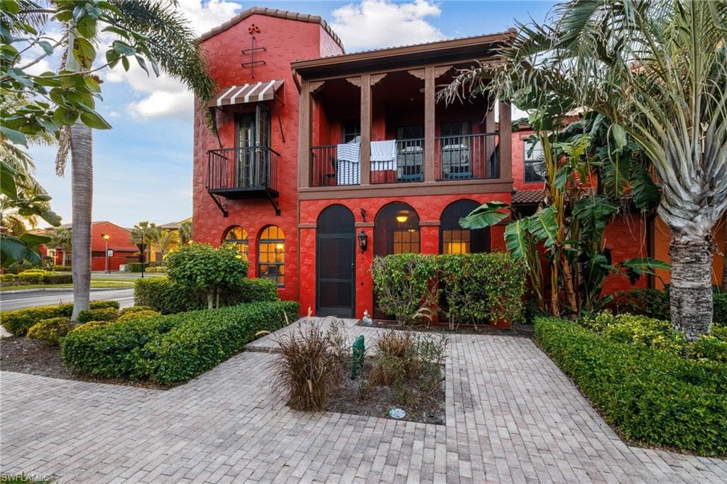 8997 Cambria CIR 2003 NAPLES, FL 34113