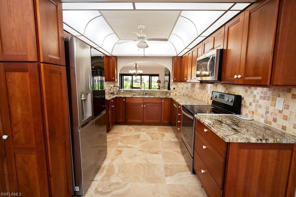 15450 Cedarwood LN 101 NAPLES, FL 34110