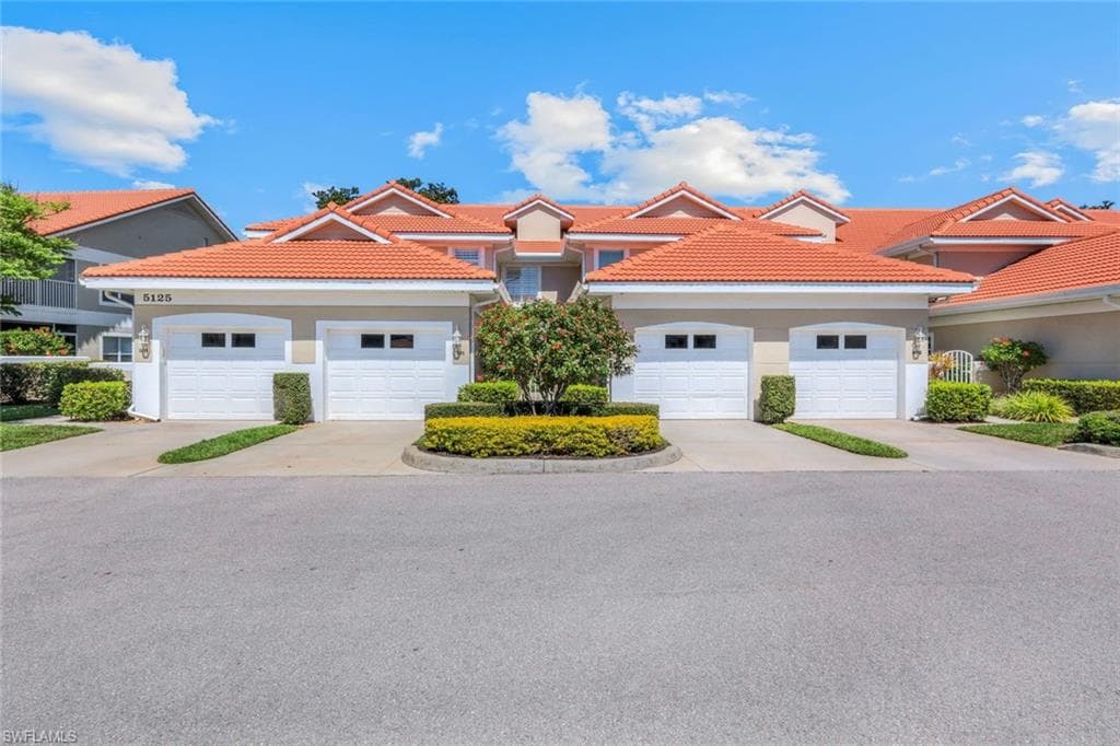 5125 Cobble Creek CT 101 NAPLES, FL 34110