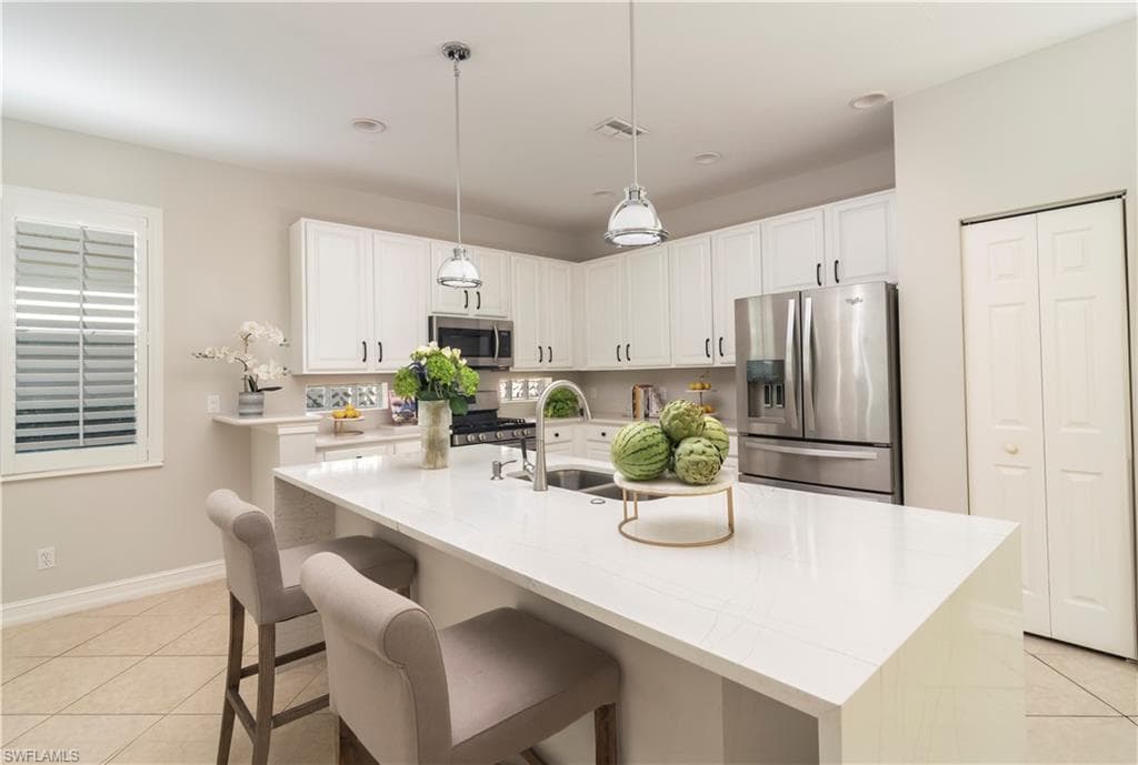 1920 Tarpon Bay DR N 105 NAPLES, FL 34119