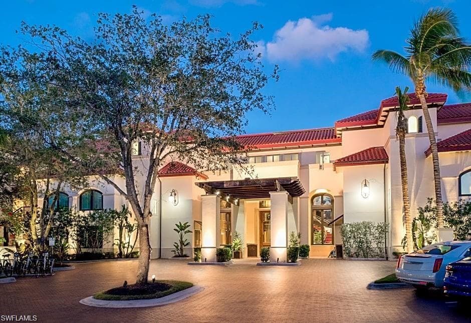 221 9th ST S 208 NAPLES, FL 34102