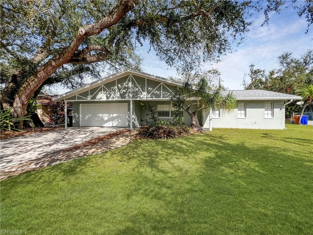 4715 Mi Casa CT FORT MYERS, FL 33901