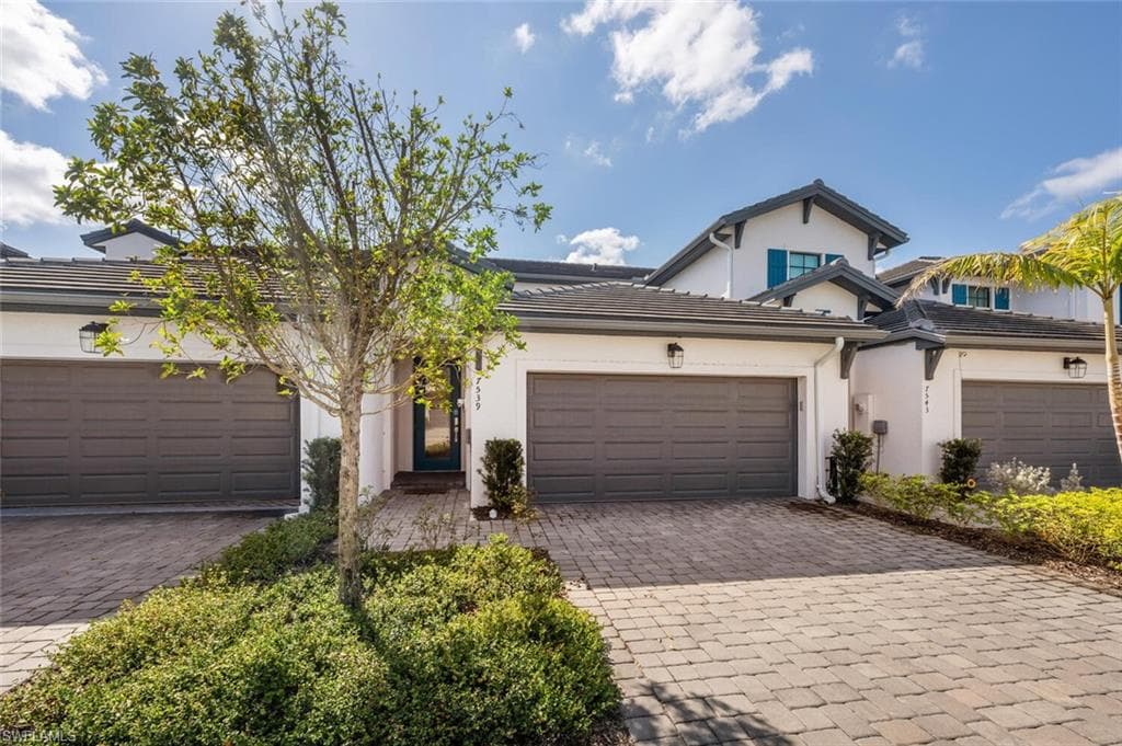 7539 Rockefeller DR NAPLES, FL 34119