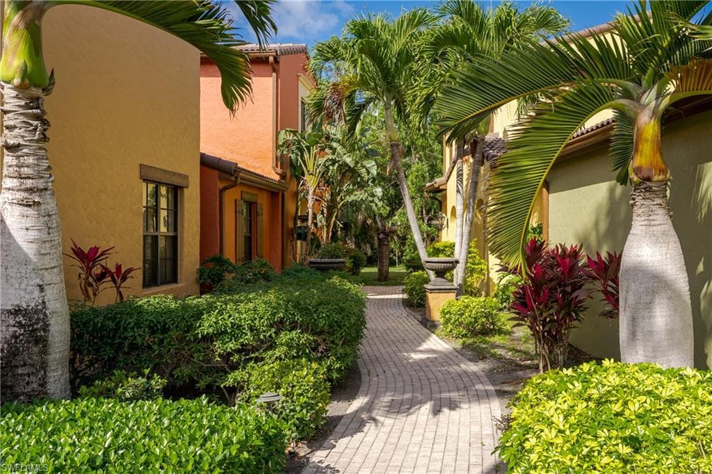 9111 Chula Vista ST 11602 NAPLES, FL 34113