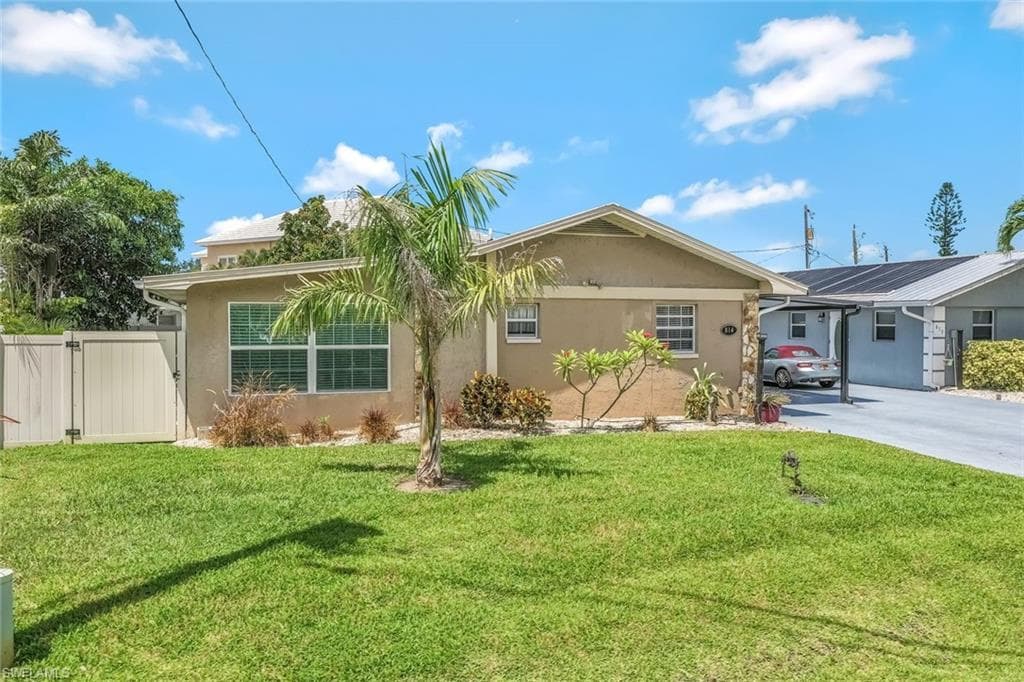 814 107th AVE N NAPLES, FL 34108