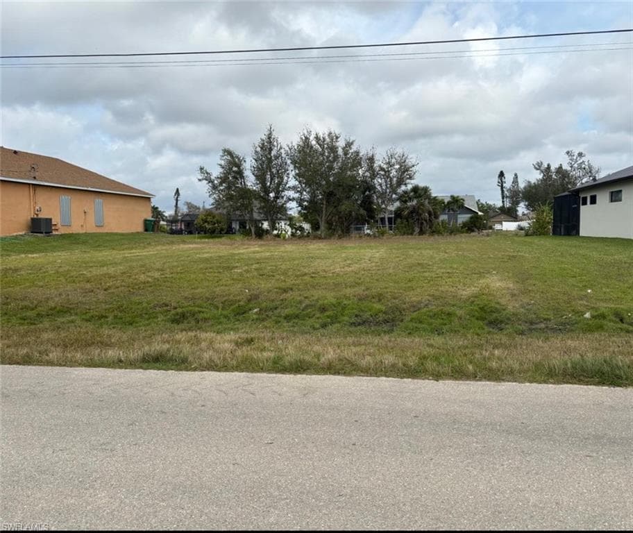 1213 13th ST CAPE CORAL, FL 33991