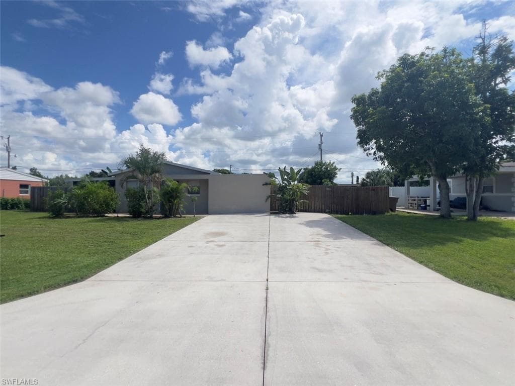 14 Abaco ST LEHIGH ACRES, FL 33936