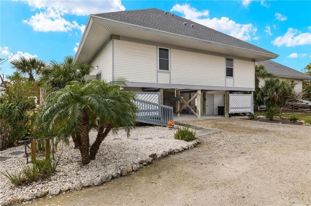 1039 Beach RD 103 SANIBEL, FL 33957