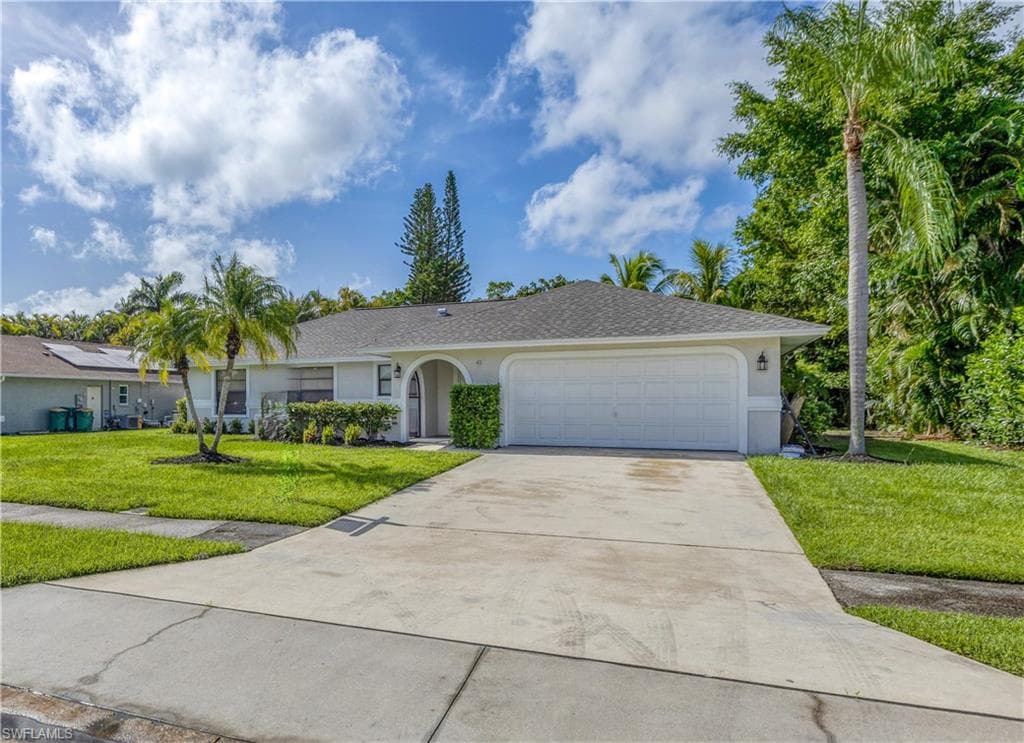 42 Willoughby DR NAPLES, FL 34110