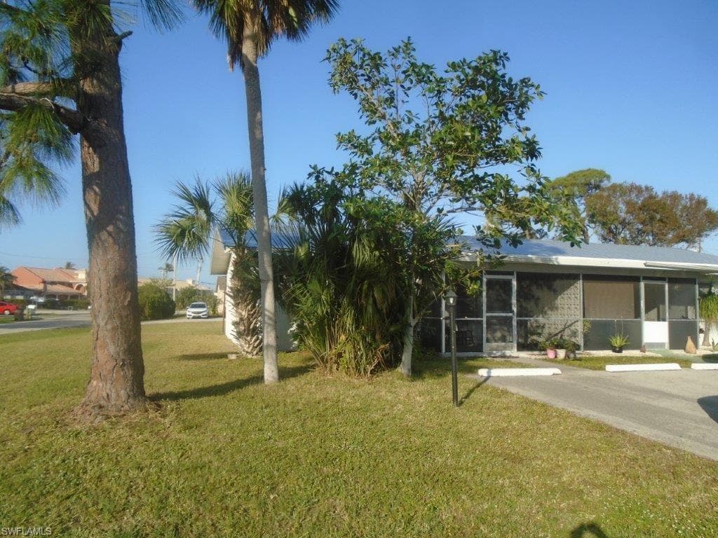 4926 York ST CAPE CORAL, FL 33904