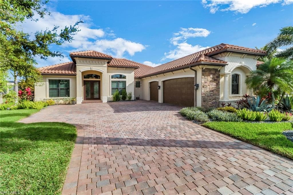 9880 Corso Bello DR NAPLES, FL 34113