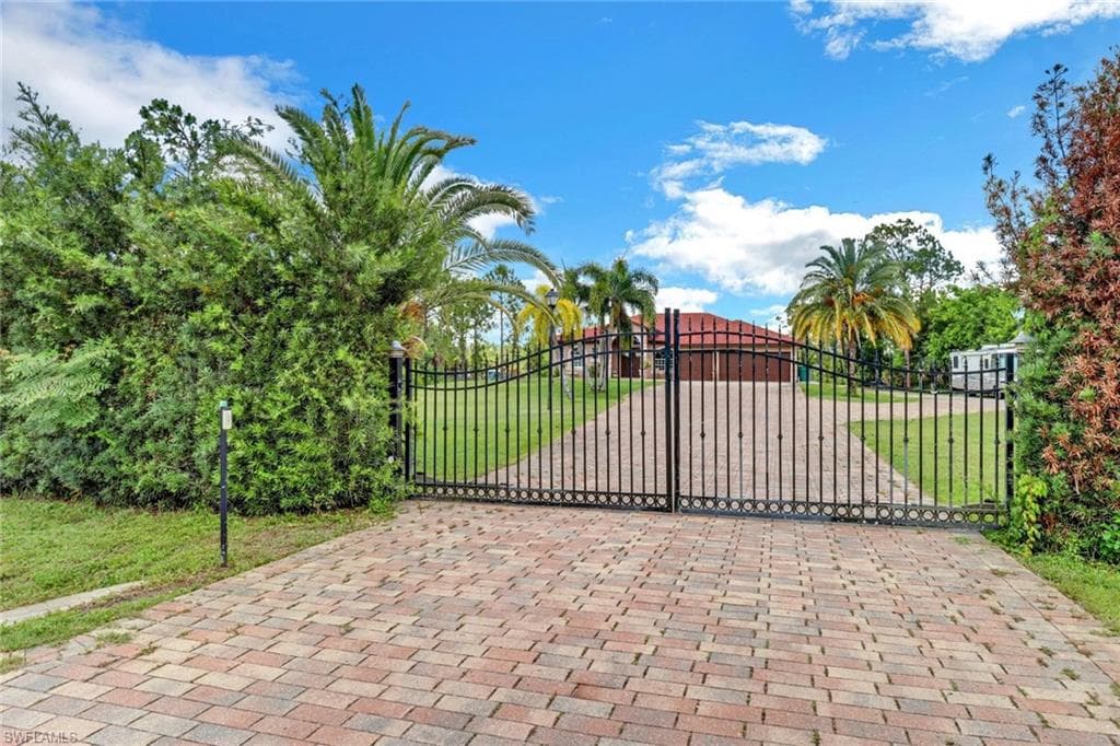 1911 47th AVE NE NAPLES, FL 34120