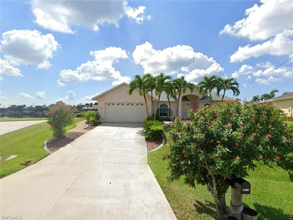 2210 SW 43rd TER CAPE CORAL, FL 33914
