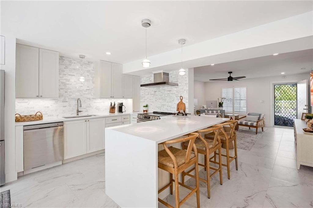 1222 Gordon DR 5 NAPLES, FL 34102