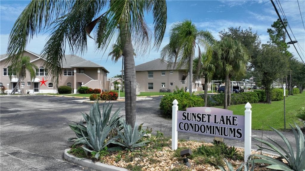 28 Cosmopolitan DR 15 LEHIGH ACRES, FL 33936