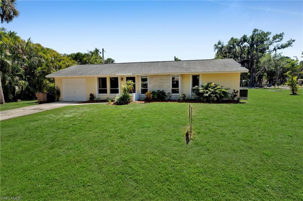 211 Labelle AVE FORT MYERS, FL 33905