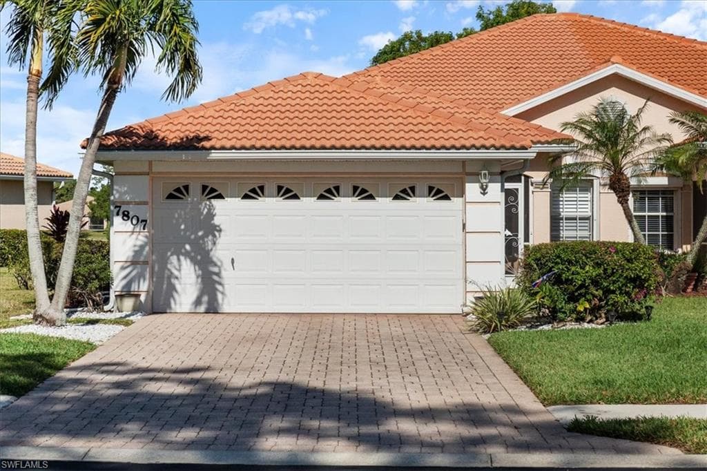 7807 Berkshire Pines DR NAPLES, FL 34104
