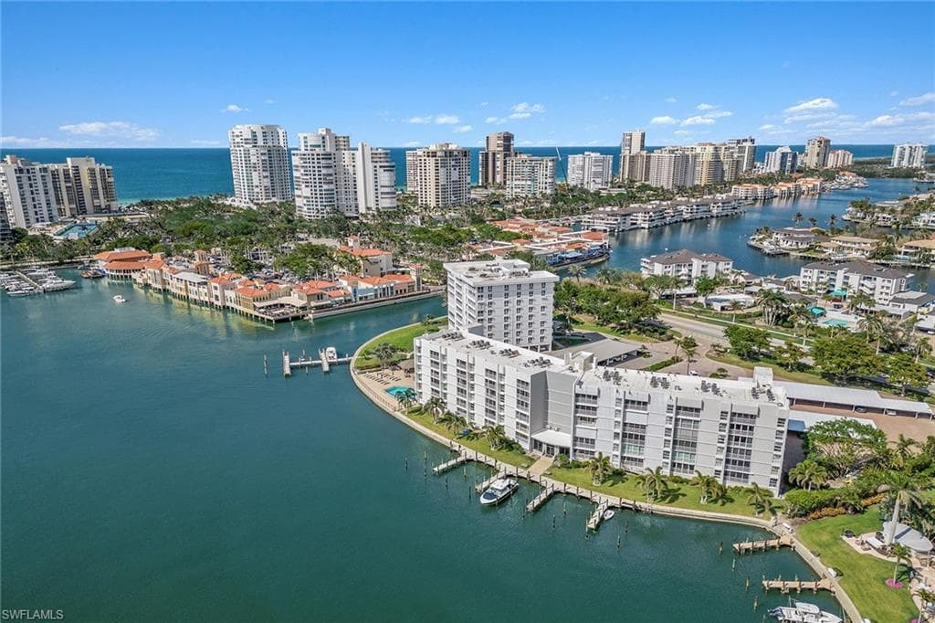 300 Park Shore DR 1G NAPLES, FL 34103
