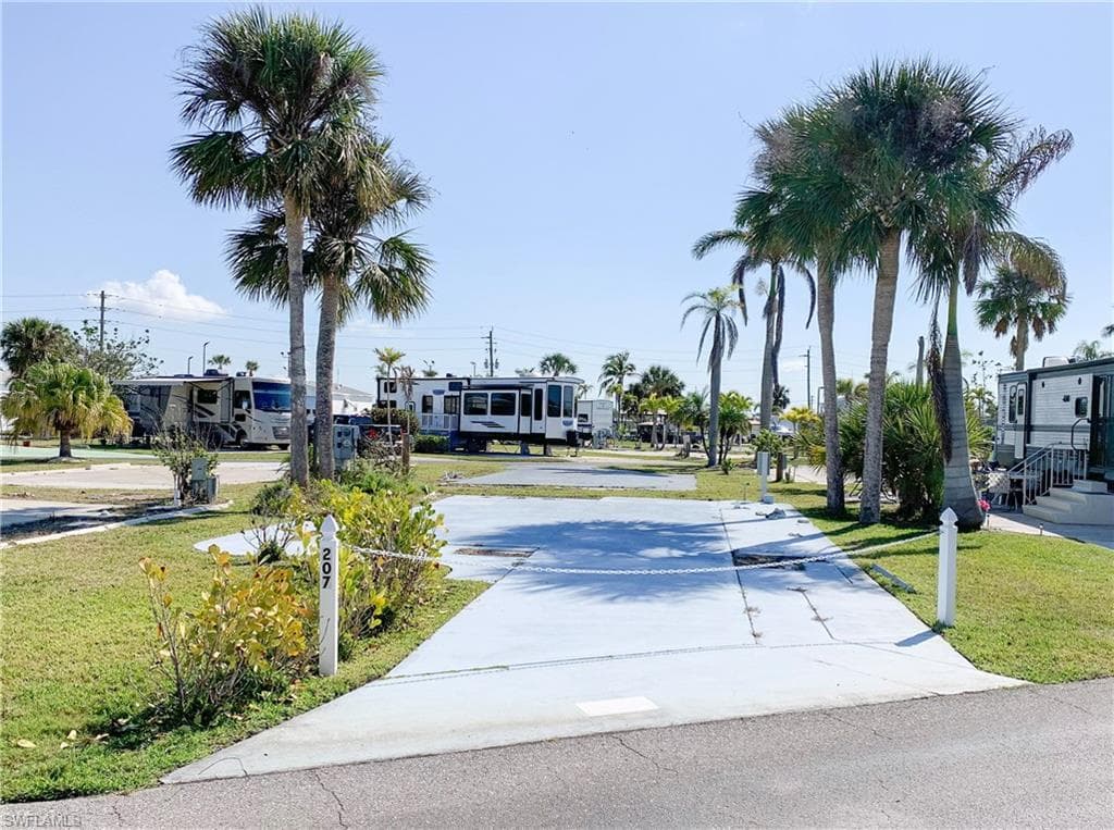19681 Summerlin #207 RD FORT MYERS, FL 33908
