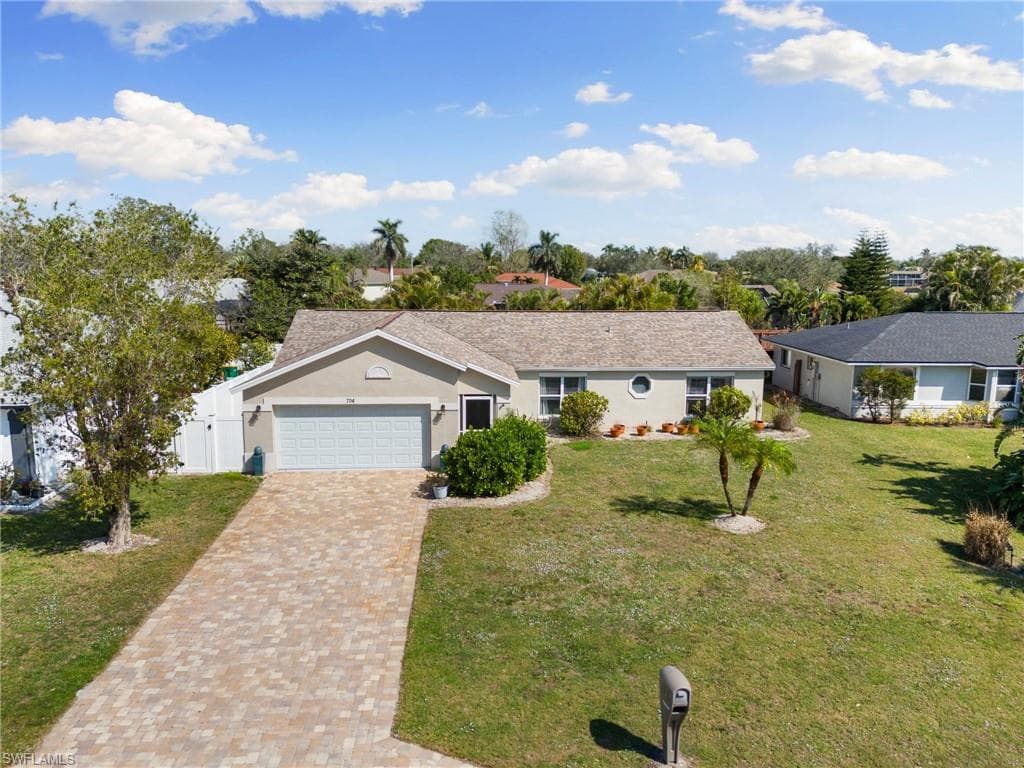 704 Meyer DR NAPLES, FL 34120