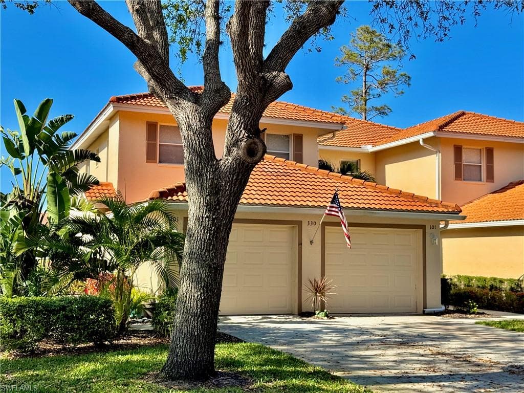 330 Robin Hood CIR 201 NAPLES, FL 34104