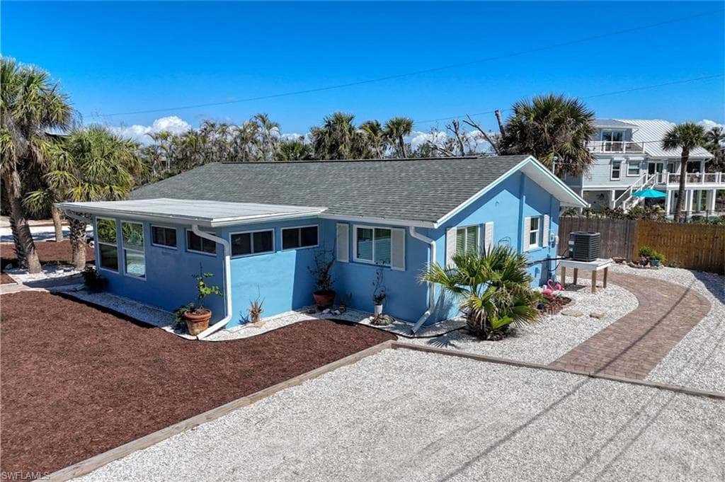 220 Hurricane LN SANIBEL, FL 33957