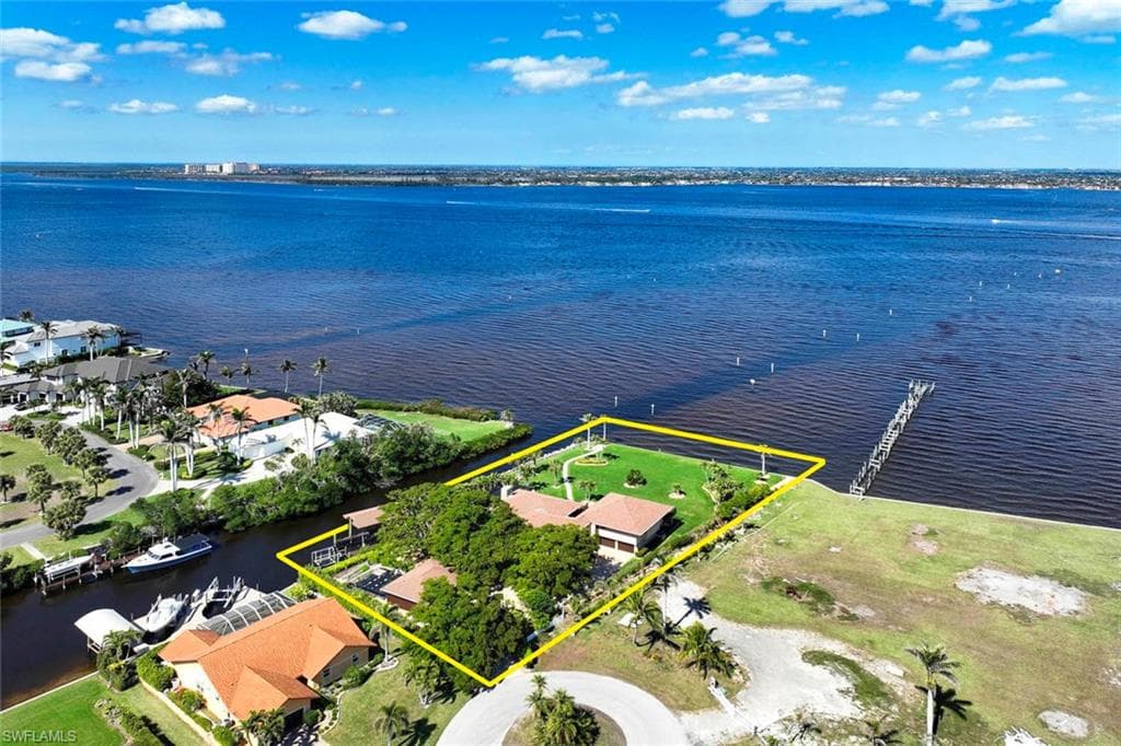 15110 Anchorage WAY FORT MYERS, FL 33908