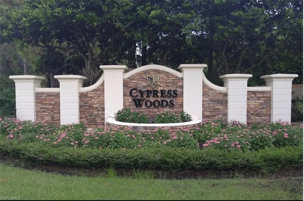 2690 Cypress Trace CIR 3221 NAPLES, FL 34119
