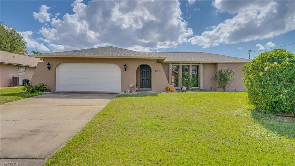 1128 SE 29th TER CAPE CORAL, FL 33904